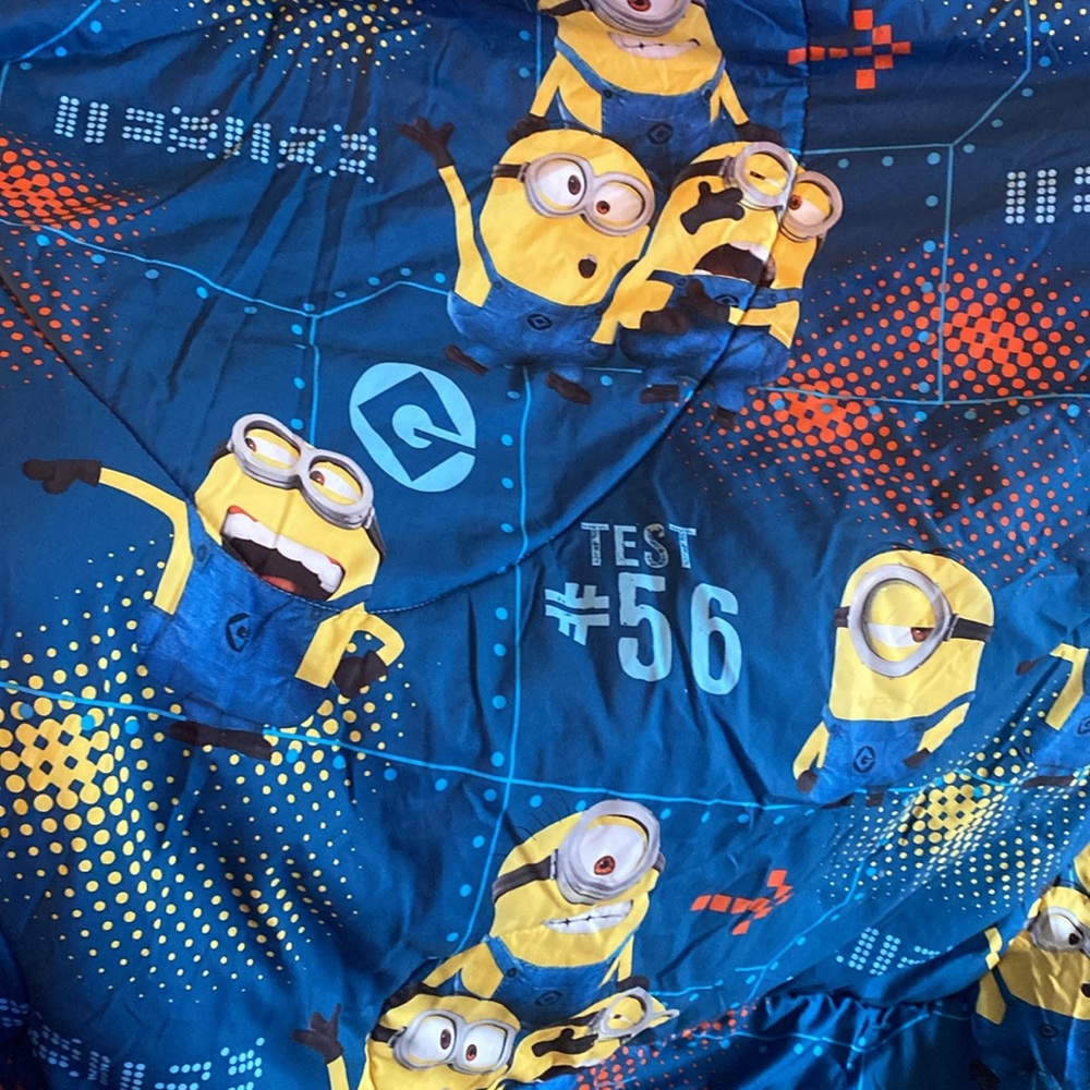 Minions, twin comforter reversible.  now 30 percent.  off. - Picture 4 of 8